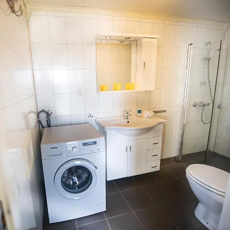 アパート Sjolund House