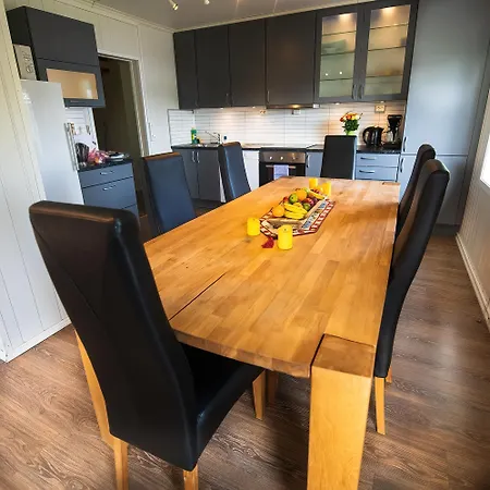 アパート Sjolund House